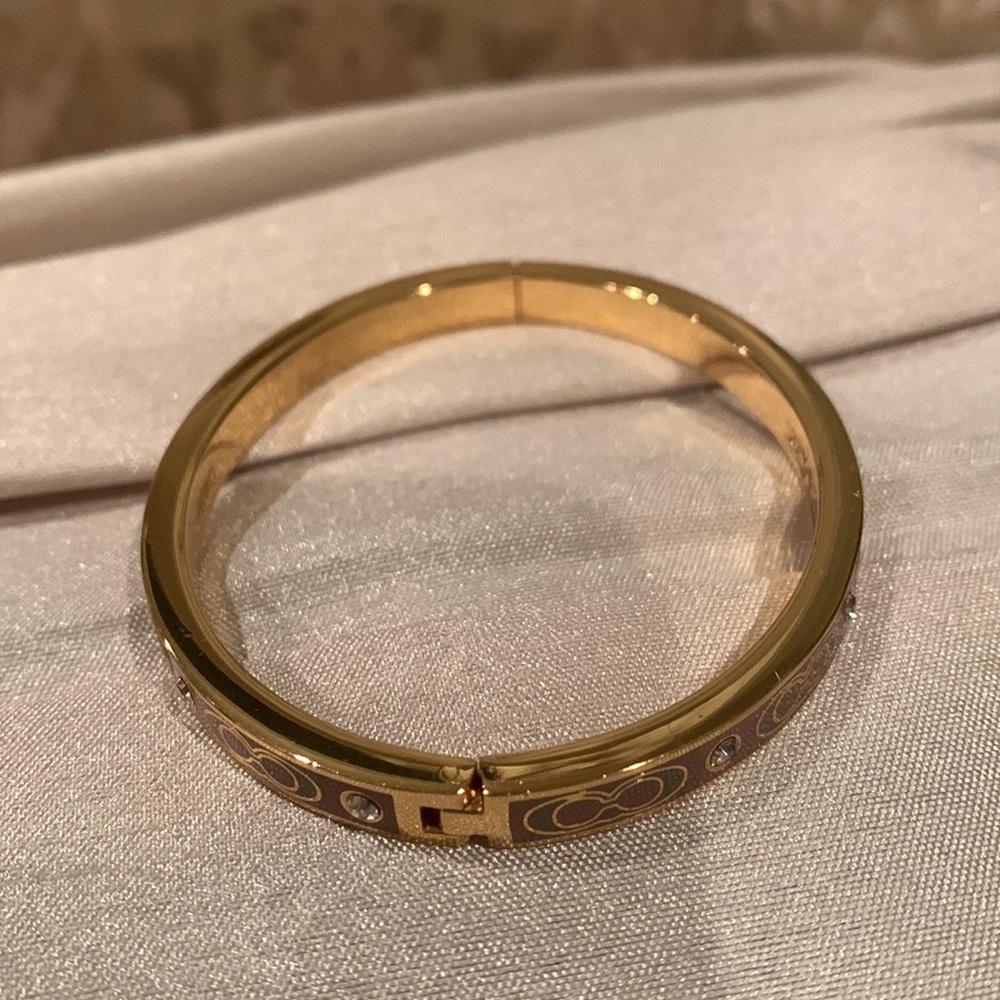 Fabulous Coach Bracelet - Picture 4 of 10